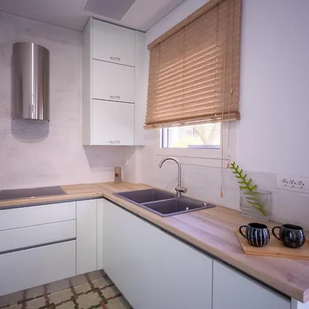 Kazarnehouse Apartment *