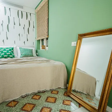 Kazarnehouse Apartment *