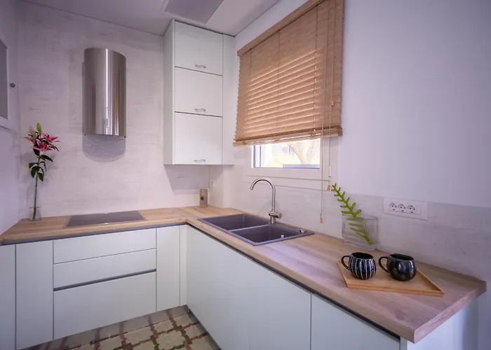 Kazarnehouse Apartment *