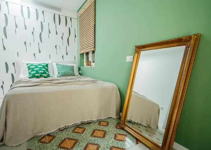 Kazarnehouse Apartment *